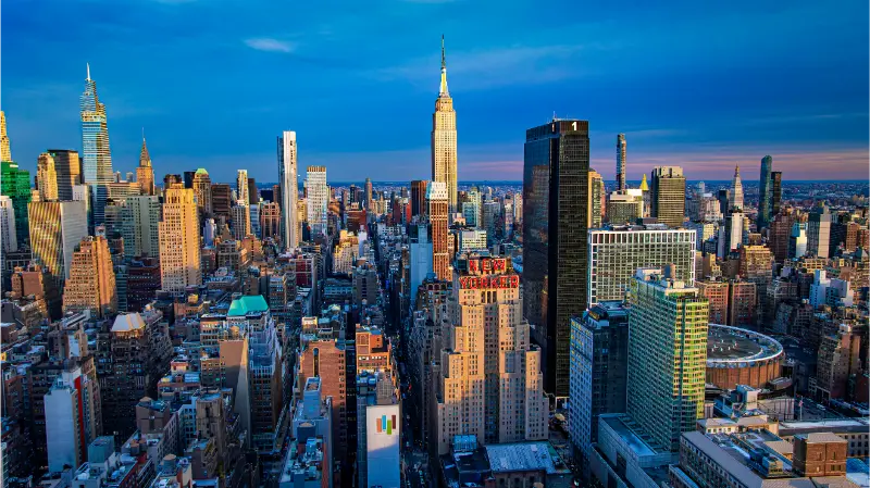 New York USA 24 December 2025 Midtown Manhattan Skyline Blue Hour Aerial Blue Hour View Midtown Manhattan With Empire State Building Visible